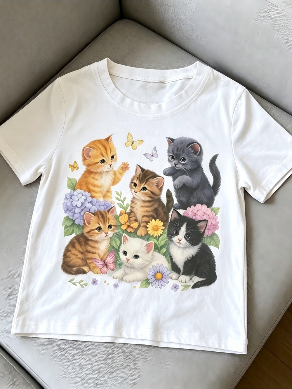 Cute Kitten Graphic white Women Men T-shirt Unisex
﻿